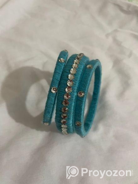 আকাশি রঙের হাতে বানানো সুন্দর পাথর জড়ানো চুড়ি