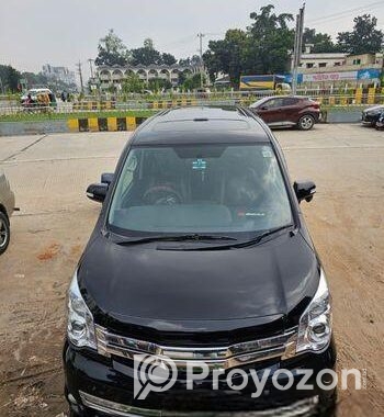 Toyota Noah 2011