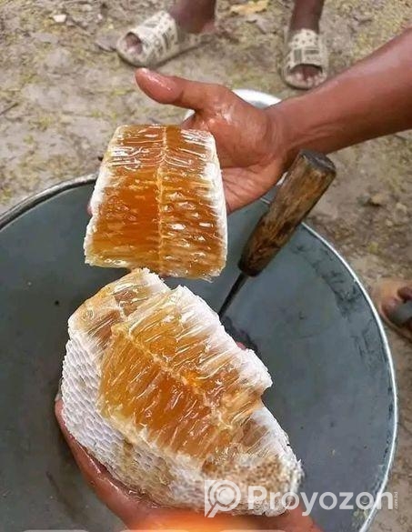 চাকের মধু আছে