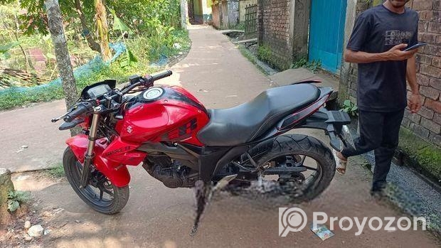 Suzuki Gixxer . 2016