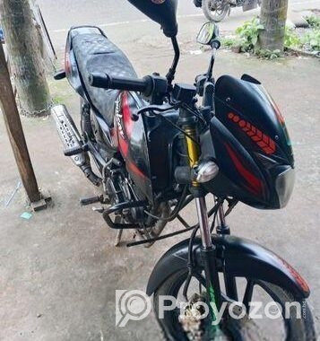 Bajaj Pulsar 150 . 2016