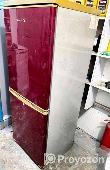 ফ্রিজ বিক্রয় হবে