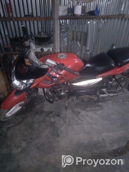 Bajaj Pulsar 135 . 2017