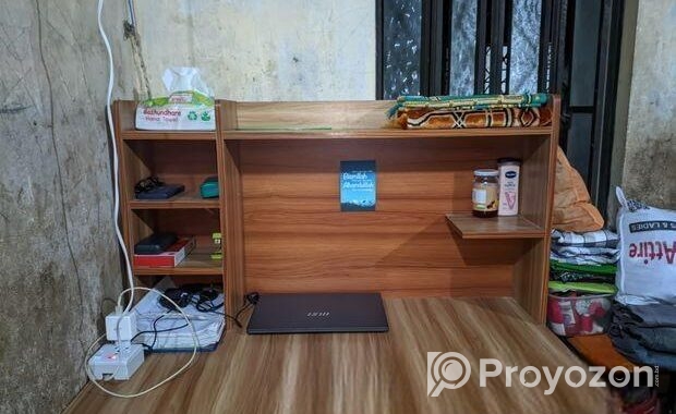 Desktop And Study Table (order E Banano)
