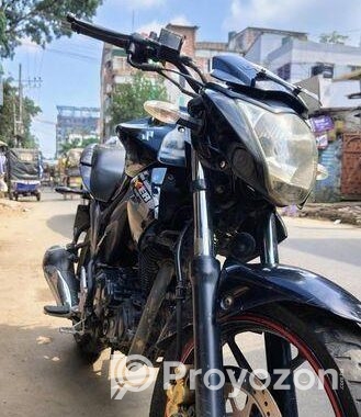 Suzuki Gixxer . 2016