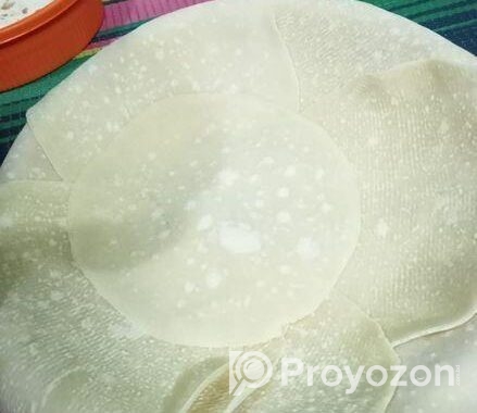 ফ্রোজেন রুটি, পরোটা,রোল পাওয়া যায়।
