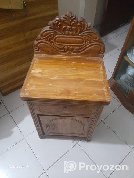 সেগুন কাঠের তৈরি