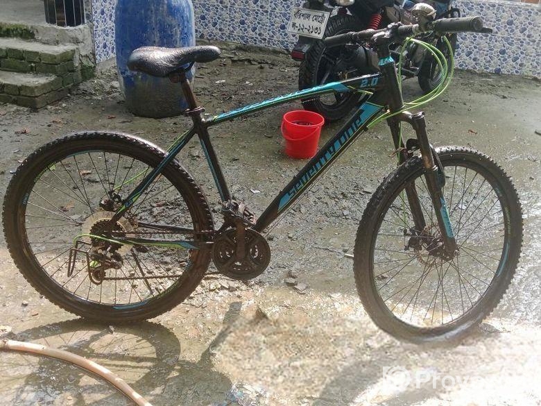 সাইকেল ফ্রেশ এক হাতে চালানো হয়েছে