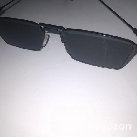 স্টাইলিশ ব্ল্যাক সানগ্লাস – নতুনের মতো কন্ডিশনে