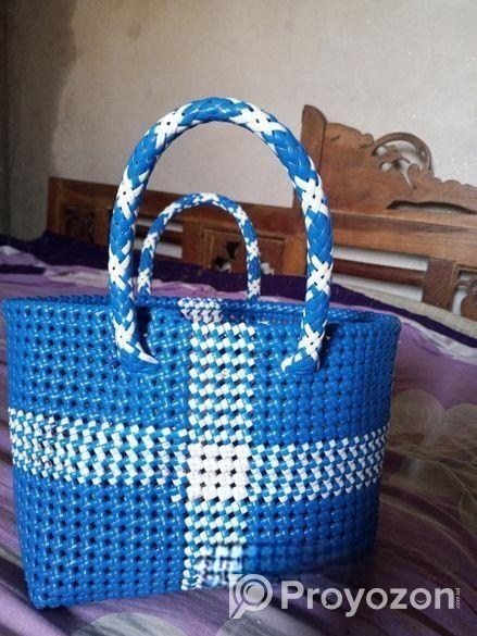 বেতির ব্যাগ বিক্রি করা হবে ।