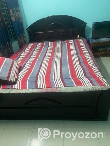 খাট ও ড্রেসিন টেবিল