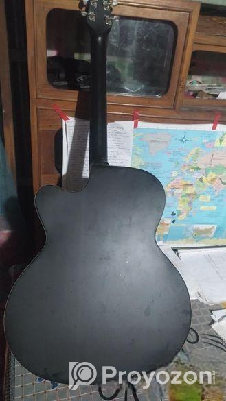 এই গিটার টি বিক্রি করা হবে