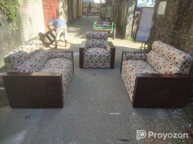 নিউ ফুলবক্স সোফাসেট (২*২*১)সাথে টি টেবিল সহ