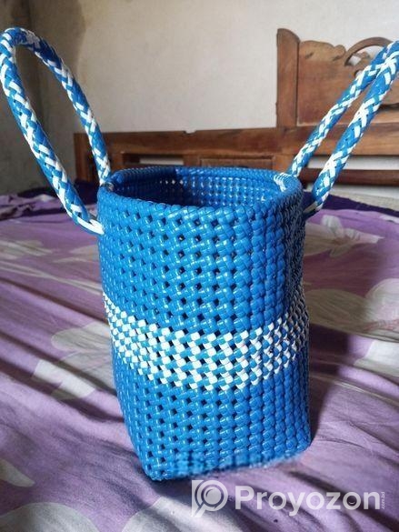 বেতির ব্যাগ বিক্রি করা হবে ।