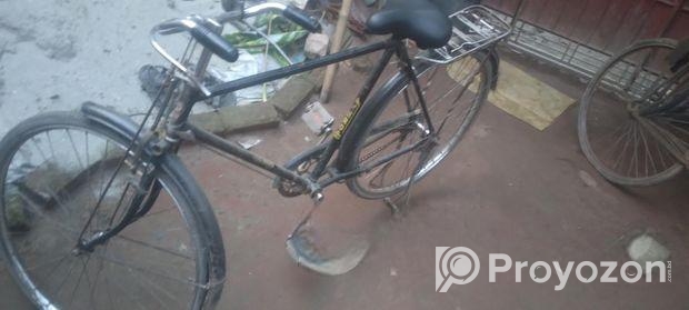 বড় কালো সাইকেল
