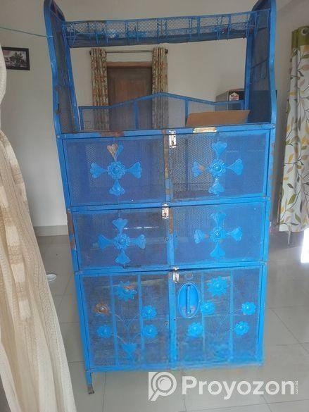 একটি মিট সেলফ বিক্রি করা হবে