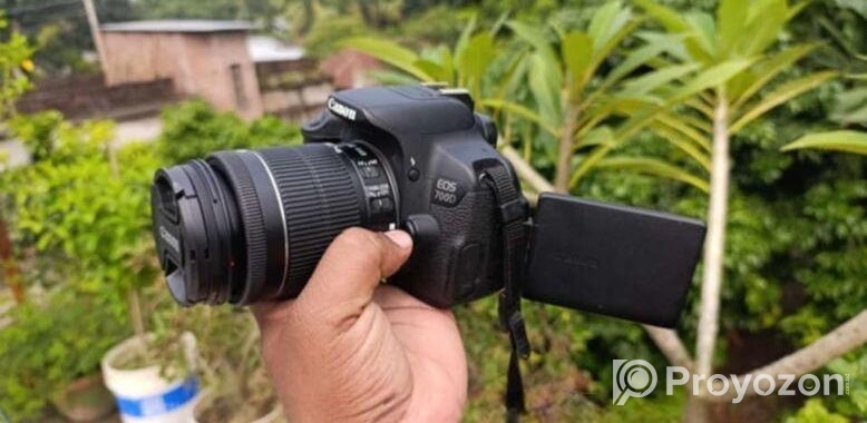 Canon 700d camera
