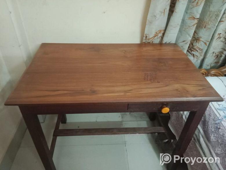 সেগুন কাঠের টেবিল