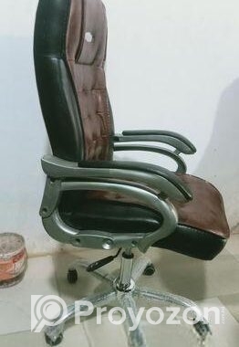এক্সিকিউটিভ চেয়ার (executive chair)
