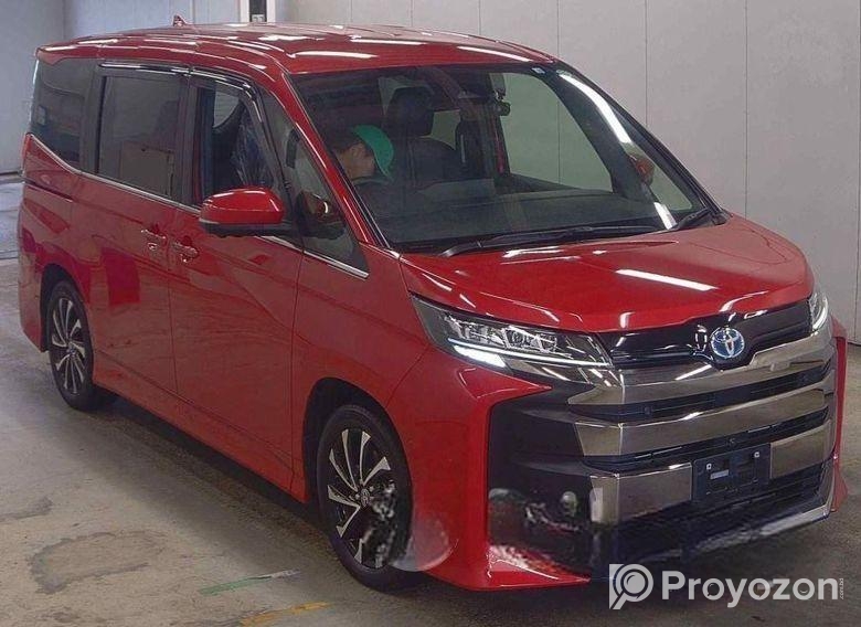 Toyota Noah SZ Red 4.5/50k km 2022