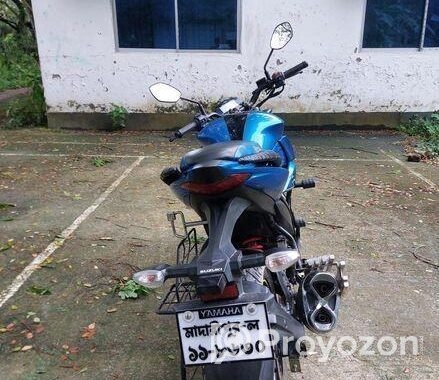 Suzuki Gixxer . 2025
