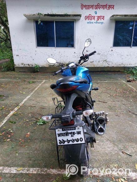 Suzuki Gixxer . 2025