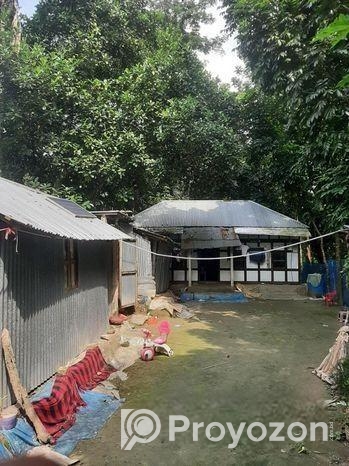 রাস্তার পাসে মাল বাজারের সাথেই জমি কেও নিতে চাইলে কল দিন