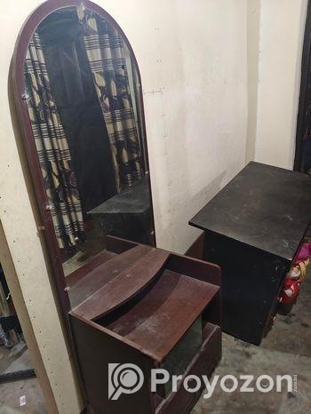 ড্রেসিং টেবিল