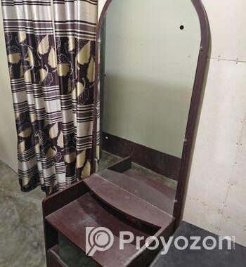 ড্রেসিং টেবিল