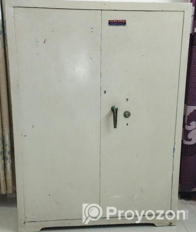 আলমারি বিক্রি