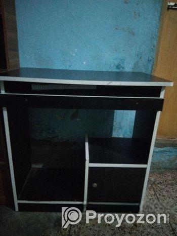 একটি সংসারের আসবাবপত্র বিক্রি করা হবে