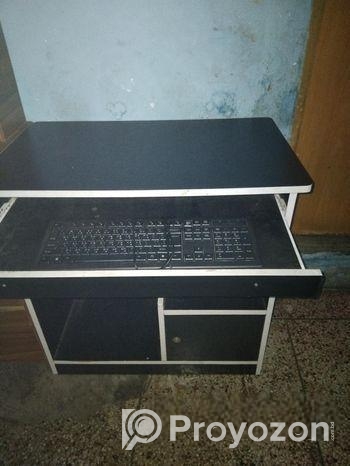 একটি সংসারের আসবাবপত্র বিক্রি করা হবে