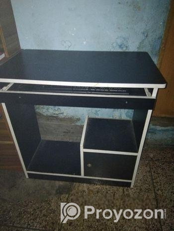 একটি সংসারের আসবাবপত্র বিক্রি করা হবে