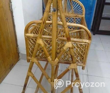 বেতের দোলনা
