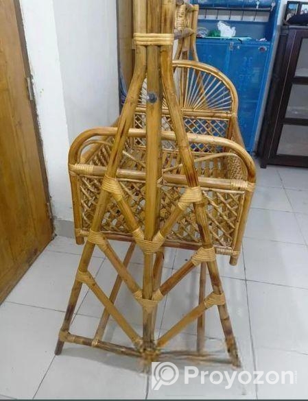 বেতের দোলনা