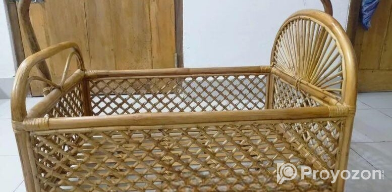 বেতের দোলনা