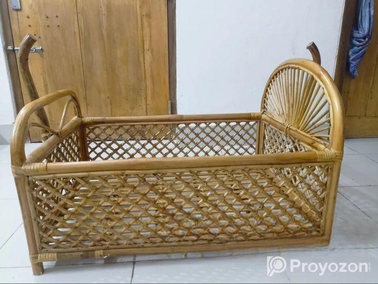 বেতের দোলনা