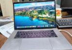 MacBook pro core i7 Touch Bar 15Inches 16-1TB