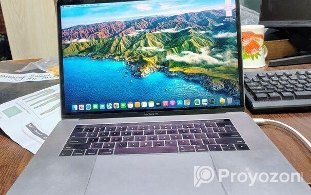 MacBook pro core i7 Touch Bar 15Inches 16-1TB