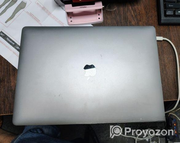 MacBook pro core i7 Touch Bar 15Inches 16-1TB