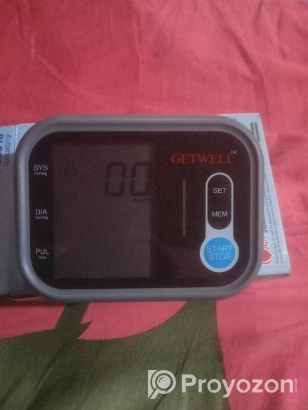 ব্লাড প্রেশার মনিটর