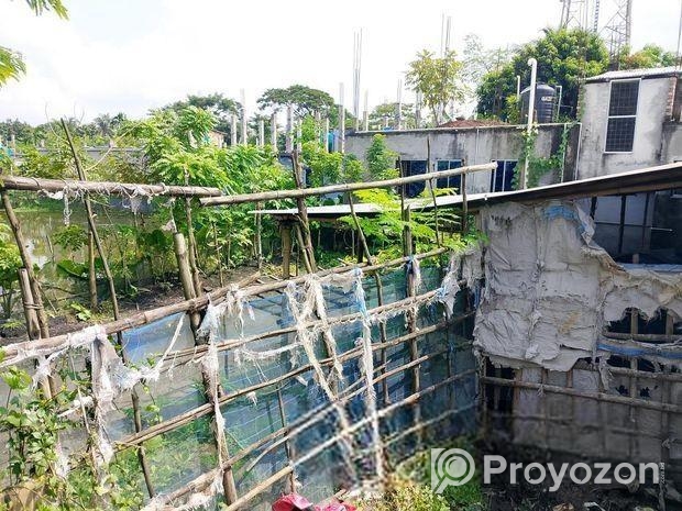 দোকান, কারওয়াস , টিউবওয়েল,সহ জমি বিক্রি