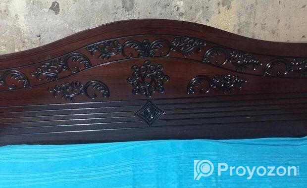 এই খাটটি বিক্রি করা হবে।