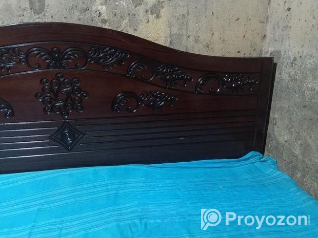 এই খাটটি বিক্রি করা হবে।