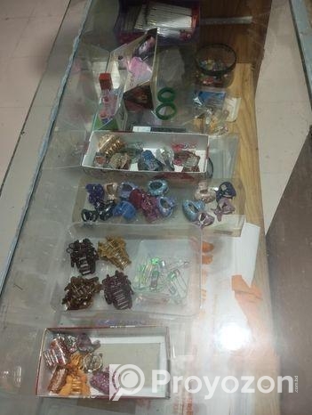 কসমেটিক এর মালামাল বিক্রি হবে।