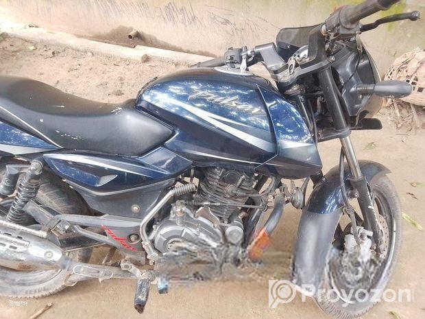 Bajaj Pulsar 150 . 2017
