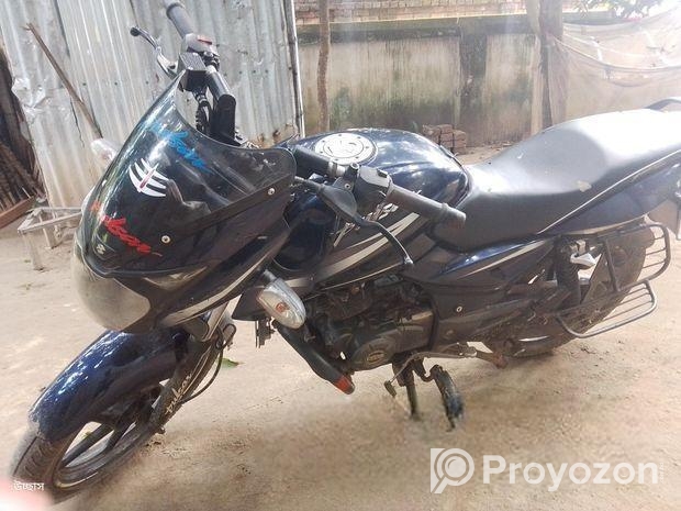 Bajaj Pulsar 150 . 2017