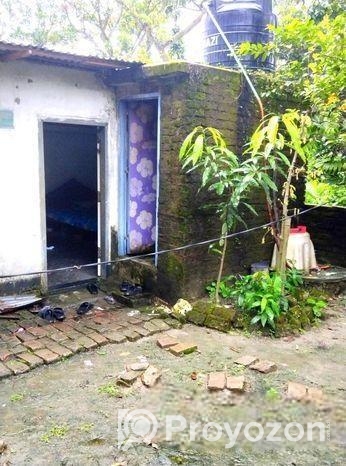 তিন কাঠা জমি সহ বাড়ি বিক্রয় করা হবে।
