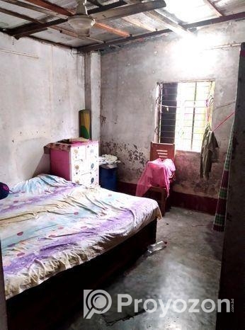 তিন কাঠা জমি সহ বাড়ি বিক্রয় করা হবে।