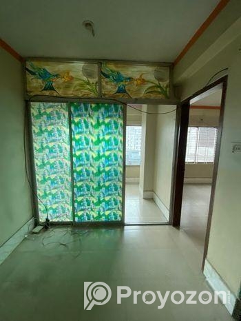 ফ্ল্যাট সাইজ: ১১৩৫ স্কয়ার ফিট